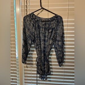 Daisy Fuentes Navy and White Long Sleeve top